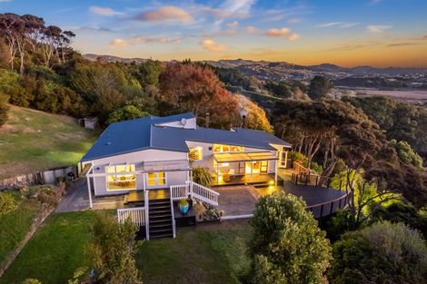 Photo of property in 92 Paekakariki Hill Road, Pauatahanui, Porirua, 5381