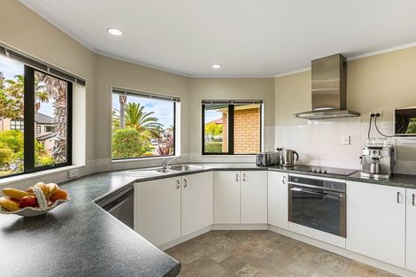 Photo of property in 1 Astor Place, Orewa, 0931