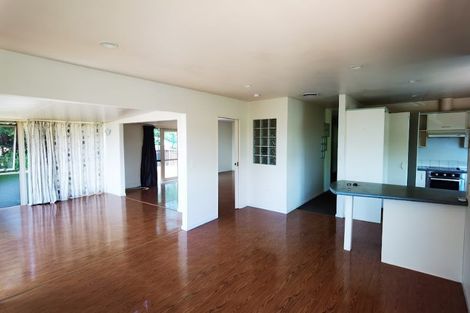 Photo of property in 8 Mandeville Place, Unsworth Heights, Auckland, 0632
