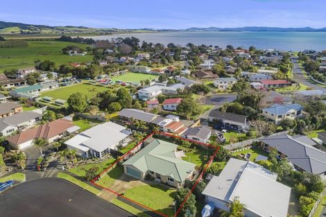 Photo of property in 16 Resolution Place, One Tree Point, 0118