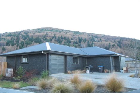 Photo of property in 1 Maple Court, Arthurs Point, Queenstown, 9371