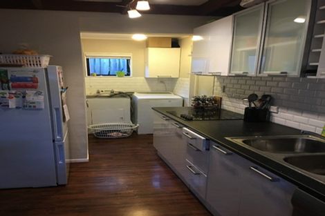 Photo of property in 2/37 Roberts Road, Glenfield, Auckland, 0629