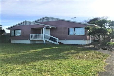 Photo of property in 42 Riverton Drive, Randwick Park, Auckland, 2105
