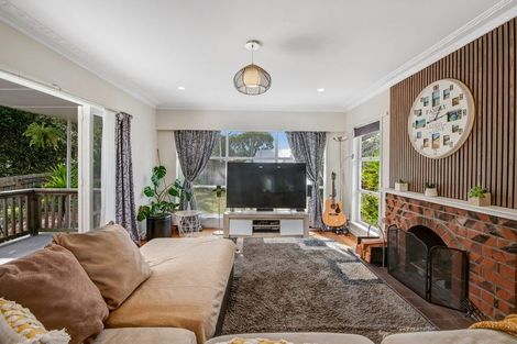 Photo of property in 1/73 Chivalry Road, Glenfield, Auckland, 0629