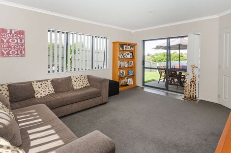 Photo of property in 13 Woodcroft Way, Pukekohe, 2120