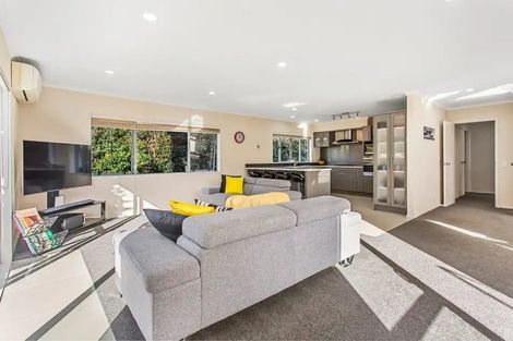 Photo of property in 10 Briar Vale Place, Flat Bush, Auckland, 2016