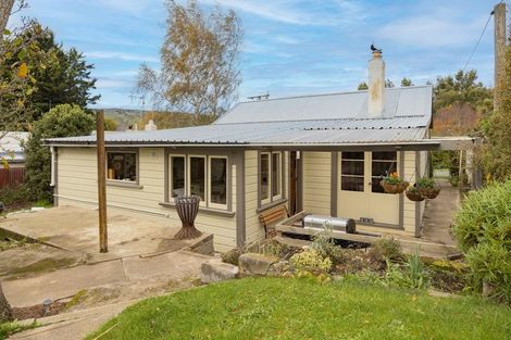 Photo of property in 16 Wellington Street, Enfield, Oamaru, 9491