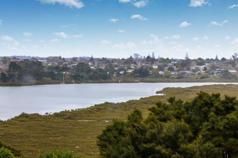 Photo of property in 131 West Harbour Drive, West Harbour, Auckland, 0618