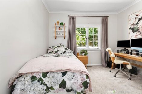 Photo of property in 17 Northland Road, Northland, Wellington, 6012