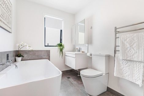 Photo of property in 4/35 Garadice Road, Rothesay Bay, Auckland, 0630