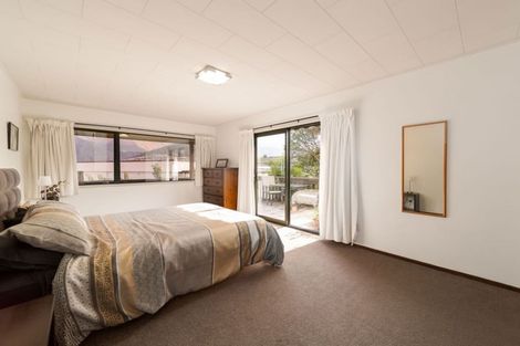 Photo of property in 18 Poplar Drive, Kelvin Heights, Queenstown, 9300