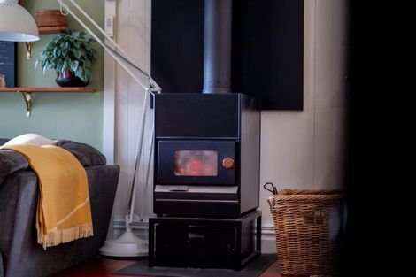 Photo of property in 9 Robertson Street, Russell, 0202