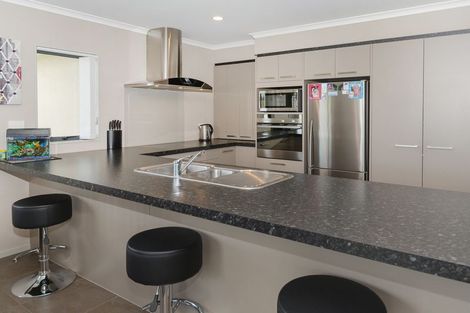 Photo of property in 13 Woodcroft Way, Pukekohe, 2120