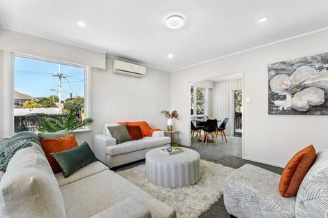 Photo of property in 19 Ribblesdale Road, Henderson, Auckland, 0612