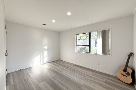 Photo of property in 2/3 Aorangi Place, Birkenhead, Auckland, 0626