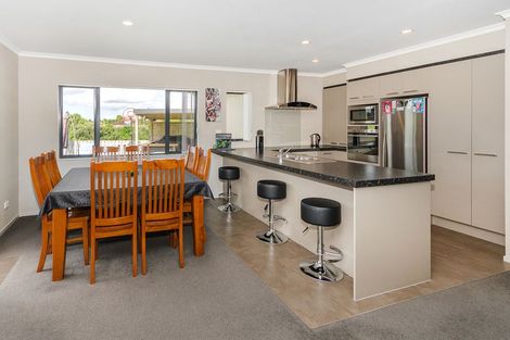 Photo of property in 13 Woodcroft Way, Pukekohe, 2120