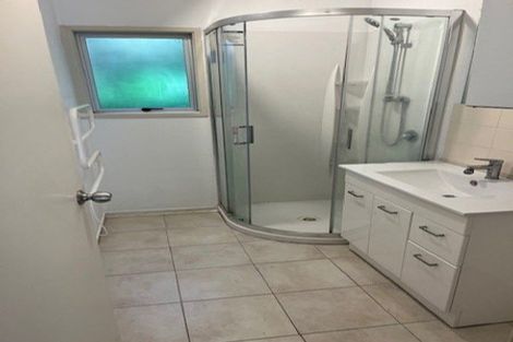 Photo of property in 11 Whangaparaoa Road, Red Beach, 0932