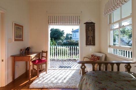 Photo of property in 42 Queen Street, Northcote Point, Auckland, 0627