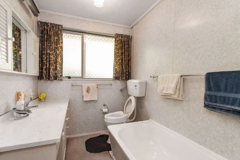 Photo of property in 2/427 Memorial Avenue, Burnside, Christchurch, 8053