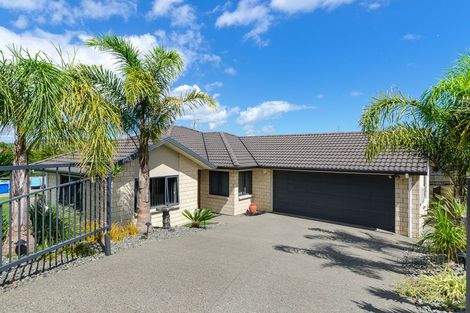 Photo of property in 13 Woodcroft Way, Pukekohe, 2120