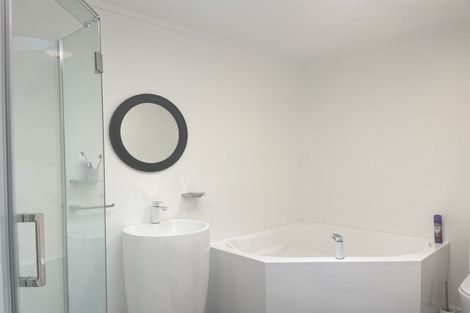 Photo of property in 5 Ballial Place, West Harbour, Auckland, 0618