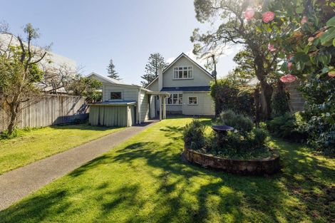 Photo of property in 73 Marine Parade, Eastbourne, Lower Hutt, 5013