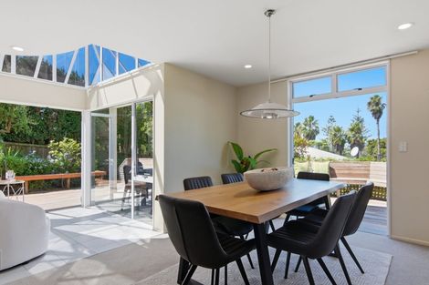 Photo of property in 2/99 Hebron Road, Waiake, Auckland, 0630