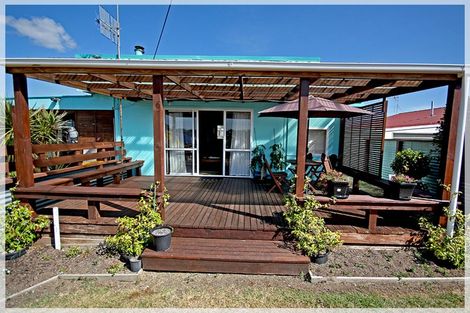Photo of property in 22 Andresen Street, Foxton Beach, Foxton, 4815