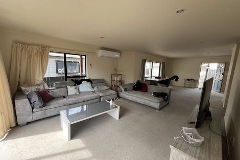 Photo of property in 2/14 James Street, Bayview, Auckland, 0629