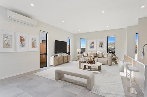 Photo of property in 28 Port Way, Rosehill, Papakura, 2113