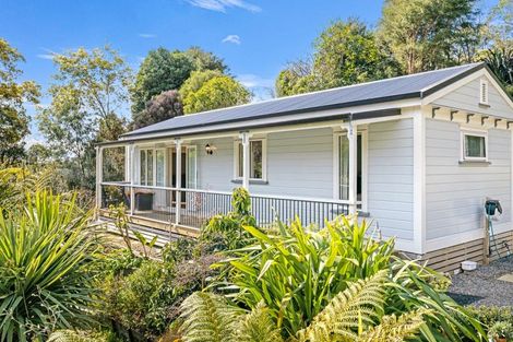 Photo of property in 16 Angle Street, Picton, 7220