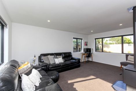 Photo of property in 1 Ranfurly Street, Frankleigh Park, New Plymouth, 4310