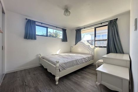 Photo of property in 46 Target Road, Totara Vale, Auckland, 0629