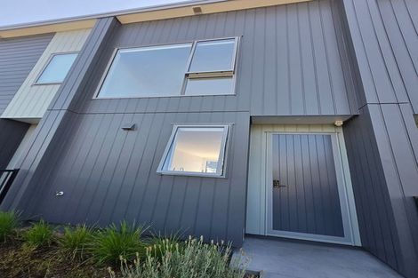 Photo of property in 8 Park Green Avenue, Rosehill, Papakura, 2113