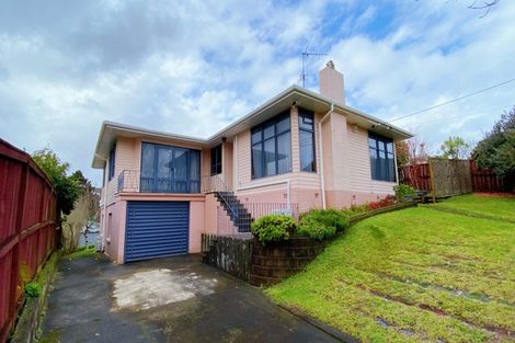 Photo of property in 4 Alma Street, Te Atatu South, Auckland, 0610