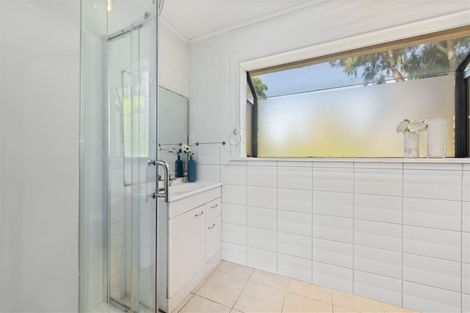 Photo of property in 121 Millbrook Road, Sunnyvale, Auckland, 0612