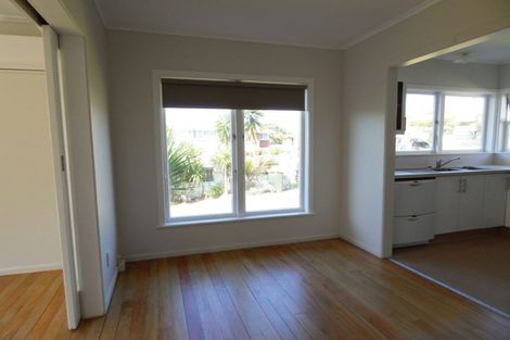 Photo of property in 81 Royal View Road, Te Atatu South, Auckland, 0610