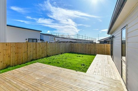 Photo of property in 8 Korowhiti Road, Clarks Beach, 2122