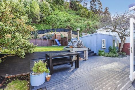 Photo of property in 42 Derwent Street, Island Bay, Wellington, 6023