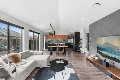 Photo of property in 6 Fairbairn Close, Halswell, Christchurch, 8025