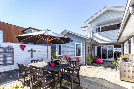 Photo of property in 2 Pukenamu Road, Rainbow Point, Taupo, 3330