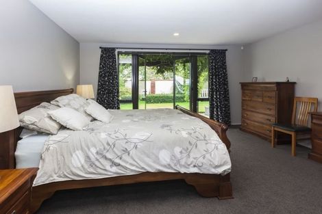 Photo of property in 28 Glasnevin Drive, Casebrook, Christchurch, 8051