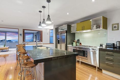 Photo of property in 2/55 Parr Terrace, Castor Bay, Auckland, 0620