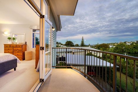 Photo of property in 29 Korotaha Terrace, Rothesay Bay, Auckland, 0630