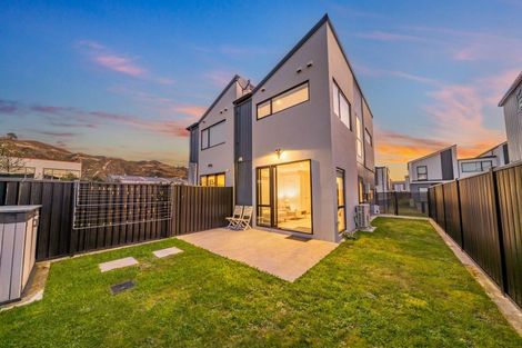 Photo of property in 5 Gloaming Lane, Wallaceville, Upper Hutt, 5018