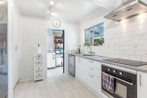 Photo of property in 27 Springtime Crescent, Stanmore Bay, Whangaparaoa, 0932