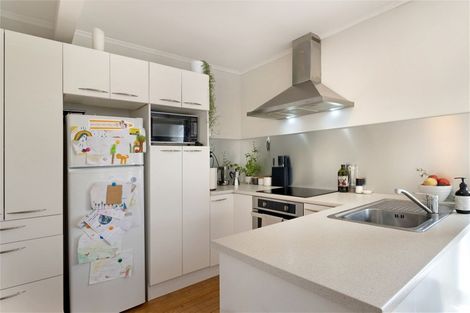 Photo of property in 2 Totara Road, Te Atatu Peninsula, Auckland, 0610