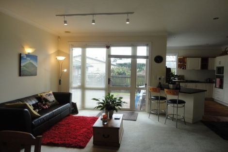 Photo of property in 12b Karetu Road, Greenlane, Auckland, 1051