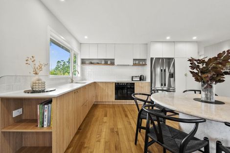 Photo of property in 16 Eversleigh Road, Belmont, Auckland, 0622