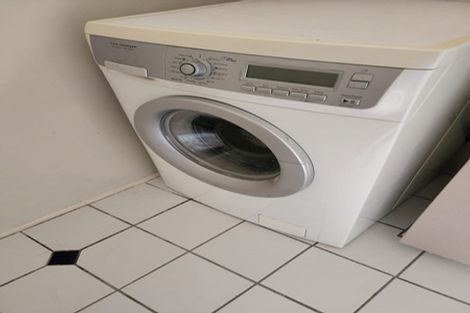 Photo of property in 1/212 Sunnynook Road, Totara Vale, Auckland, 0627